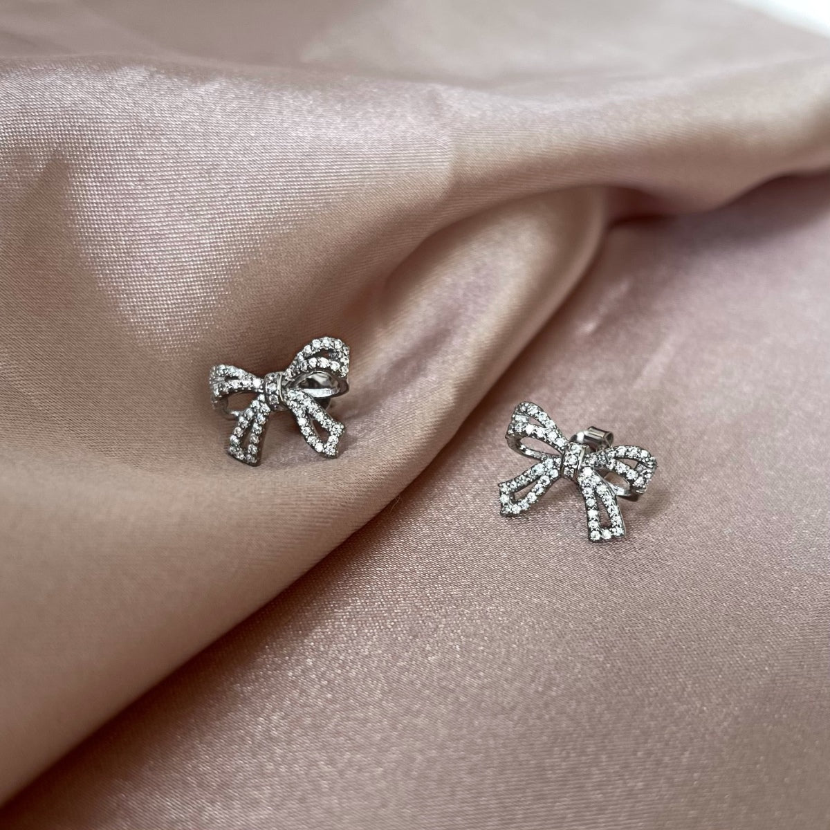 [LUXE]Dainty Bow Shape Earrings