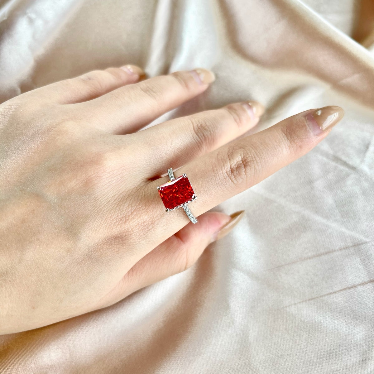 [LUXE]4.0 Carat Luxurious Engagement Ring