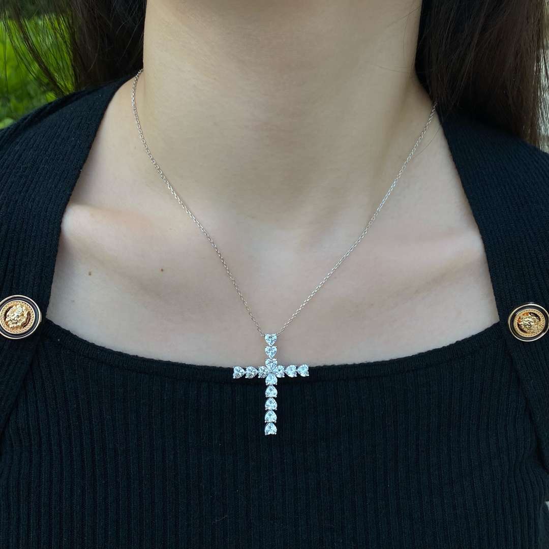 [LUXE]Radiant Cross Shape Necklace