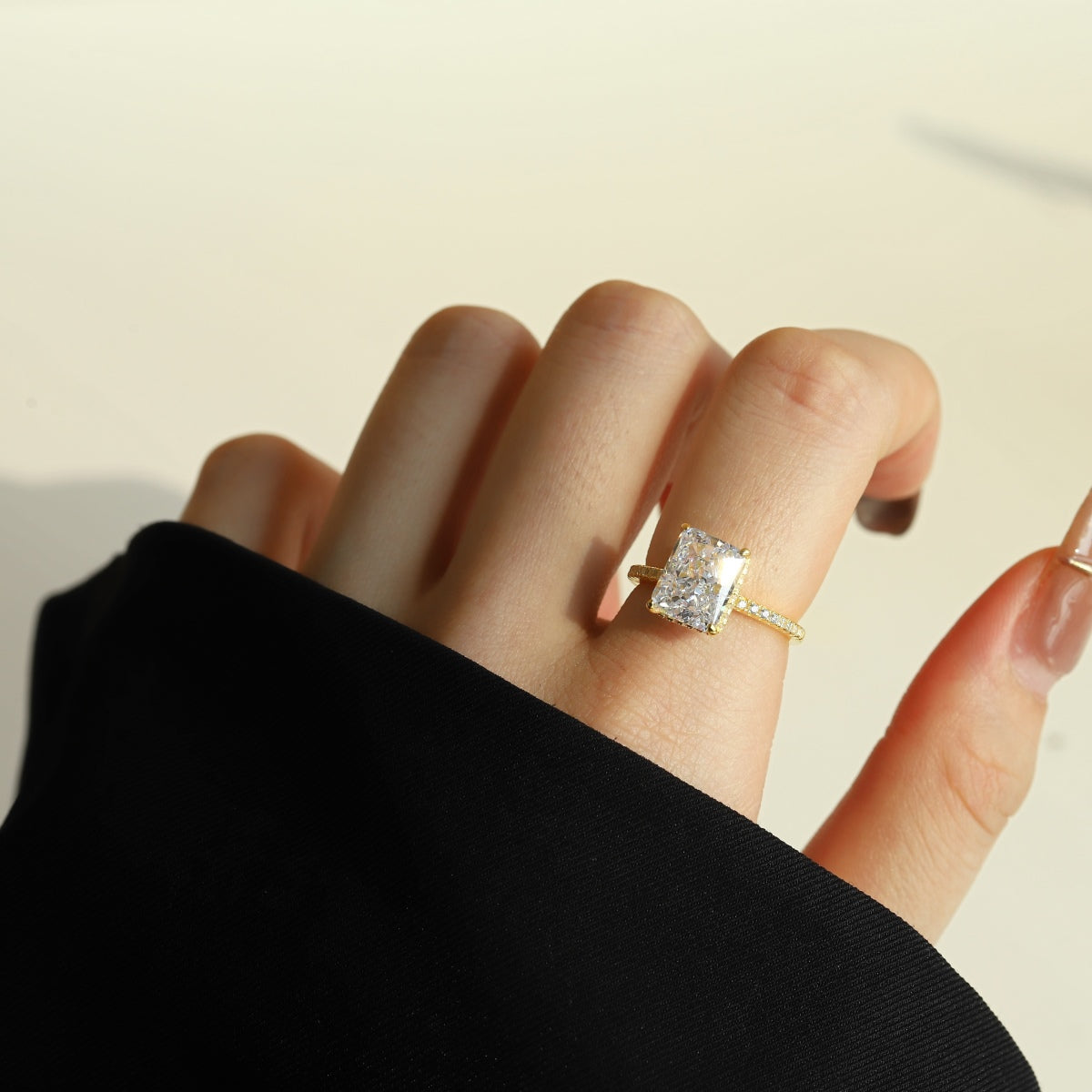 [LUXE]4.0 Carat Luxurious Engagement Ring