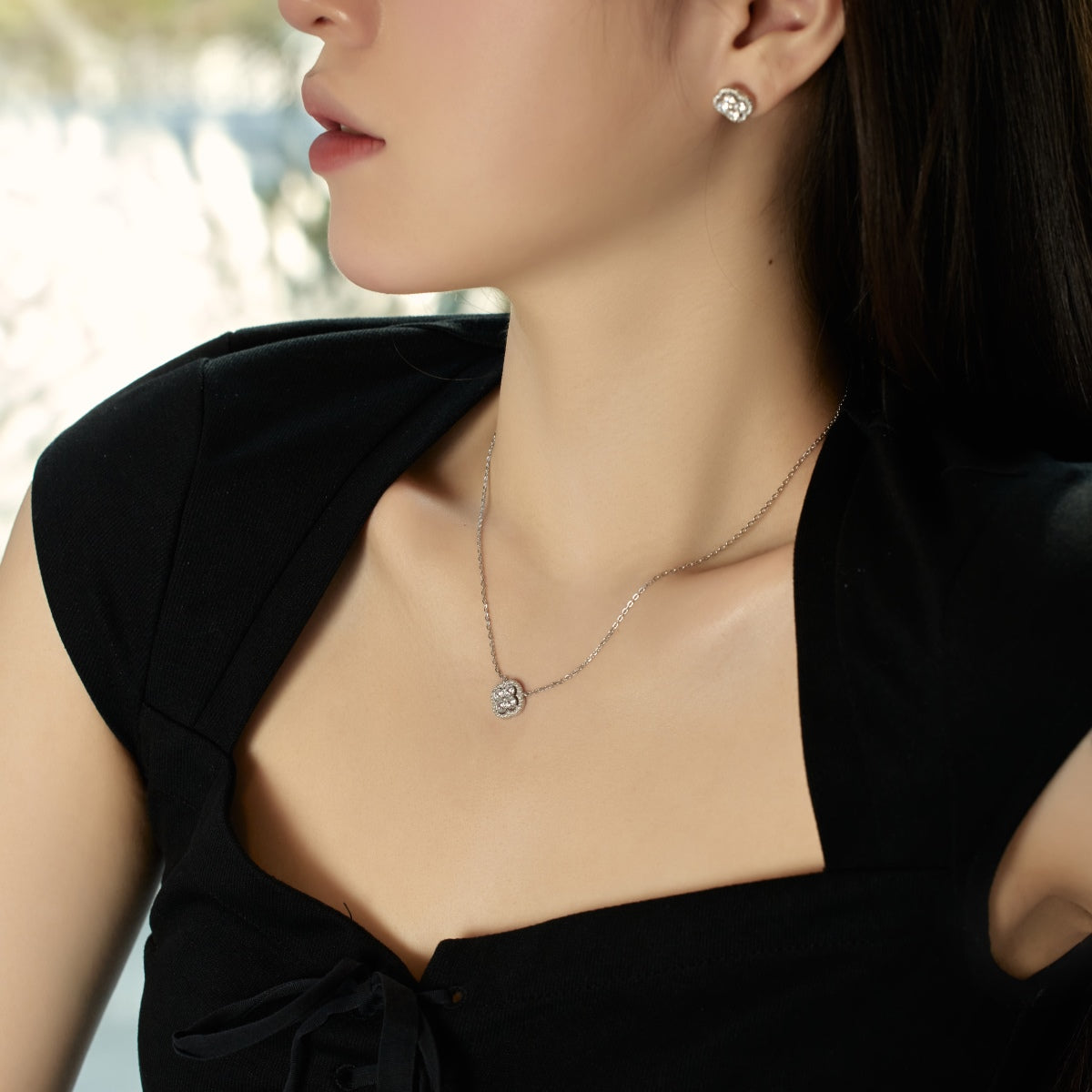 [LUXE]Exquisite Necklace With Four-Leaf Clover Flower Design