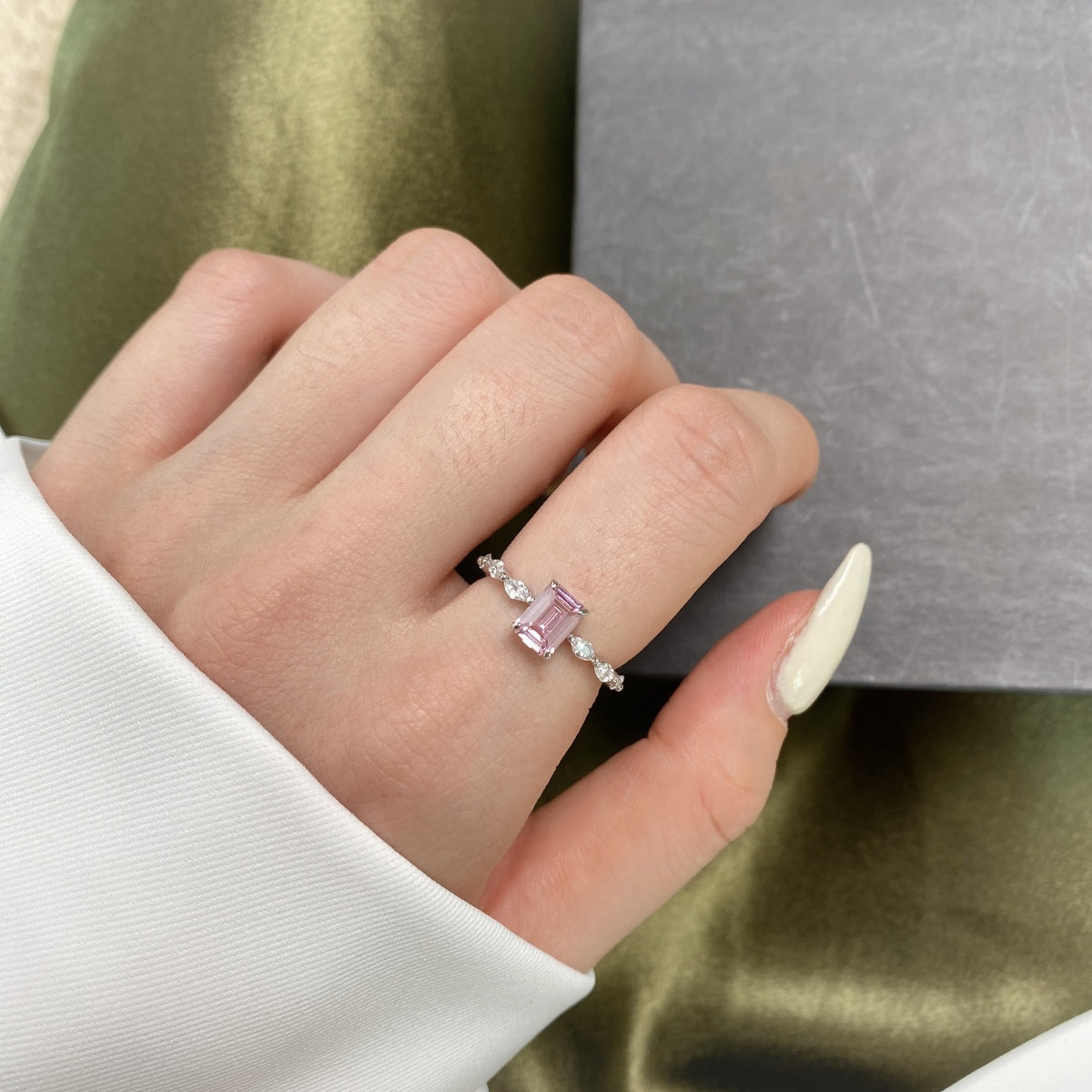 [LUXE]1.0 Carat Dainty Resplendent Radiant Cut Daily Ring