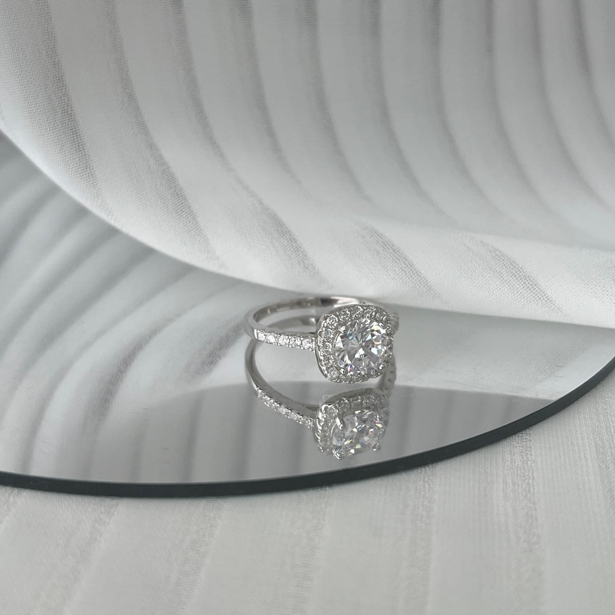 [LUXE]Dazzling Resplendent Round Cut Wedding Ring