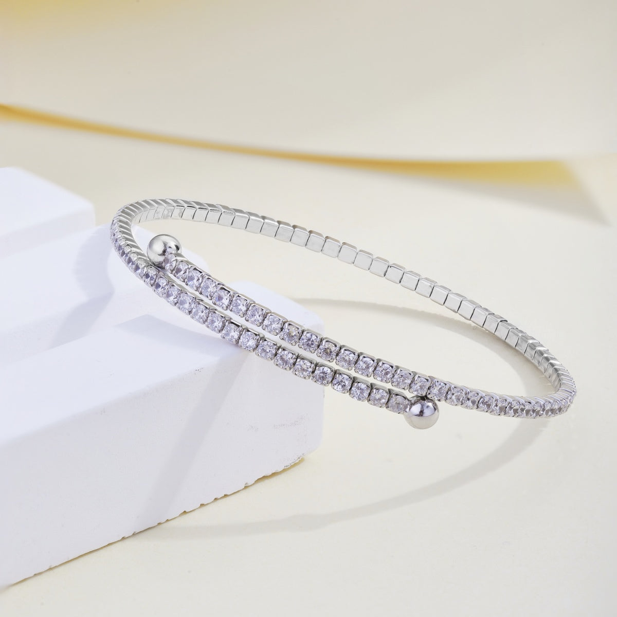 [LUXE]Row of Diamonds Round Fashion Bracelet