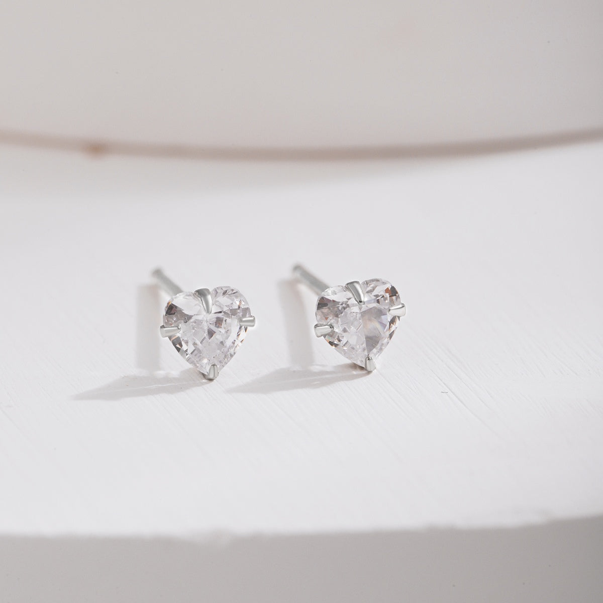 [LUXE]Sparkling Heart Shaped Simple Earrings