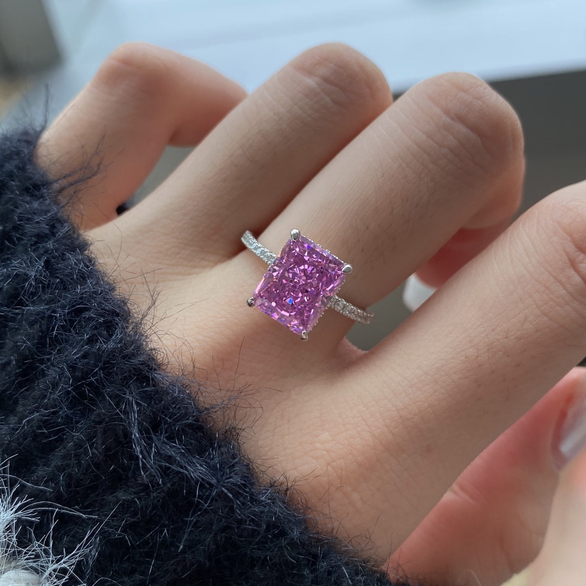 [LUXE]4.0 Carat Luxurious Engagement Ring