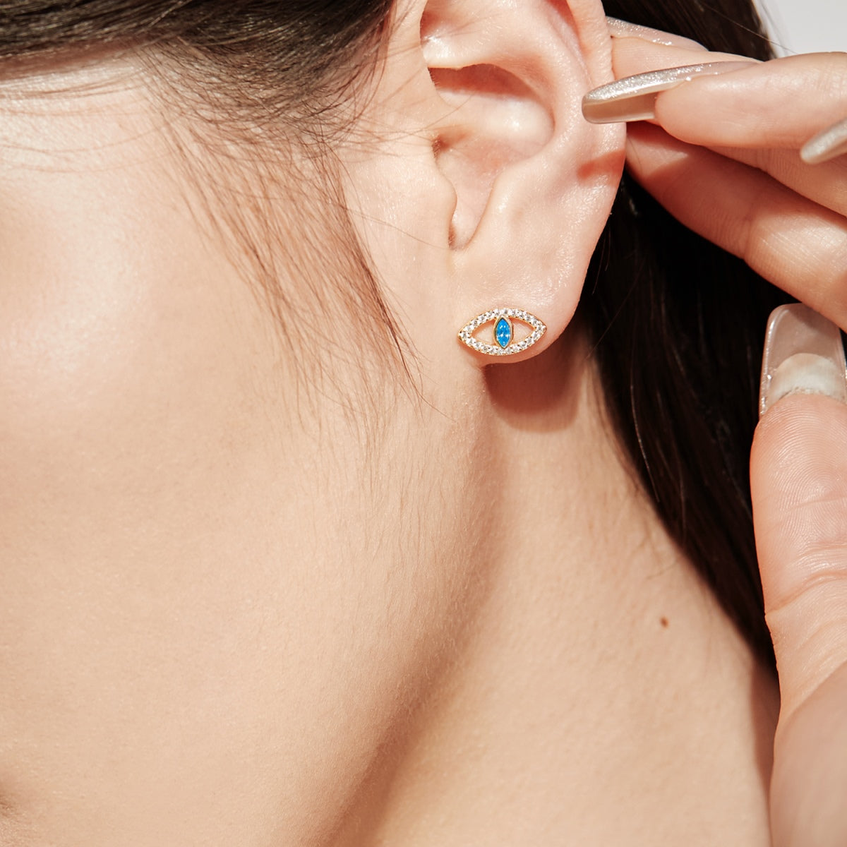 [LUXE]Blue Devil Eyes Hollow Stud Earrings