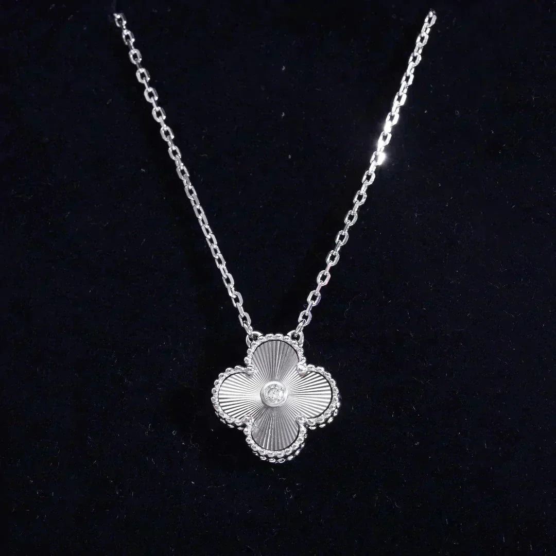 [LUXE] CLOVER  15MM DIAMOND LASER NECKLACE SILVER