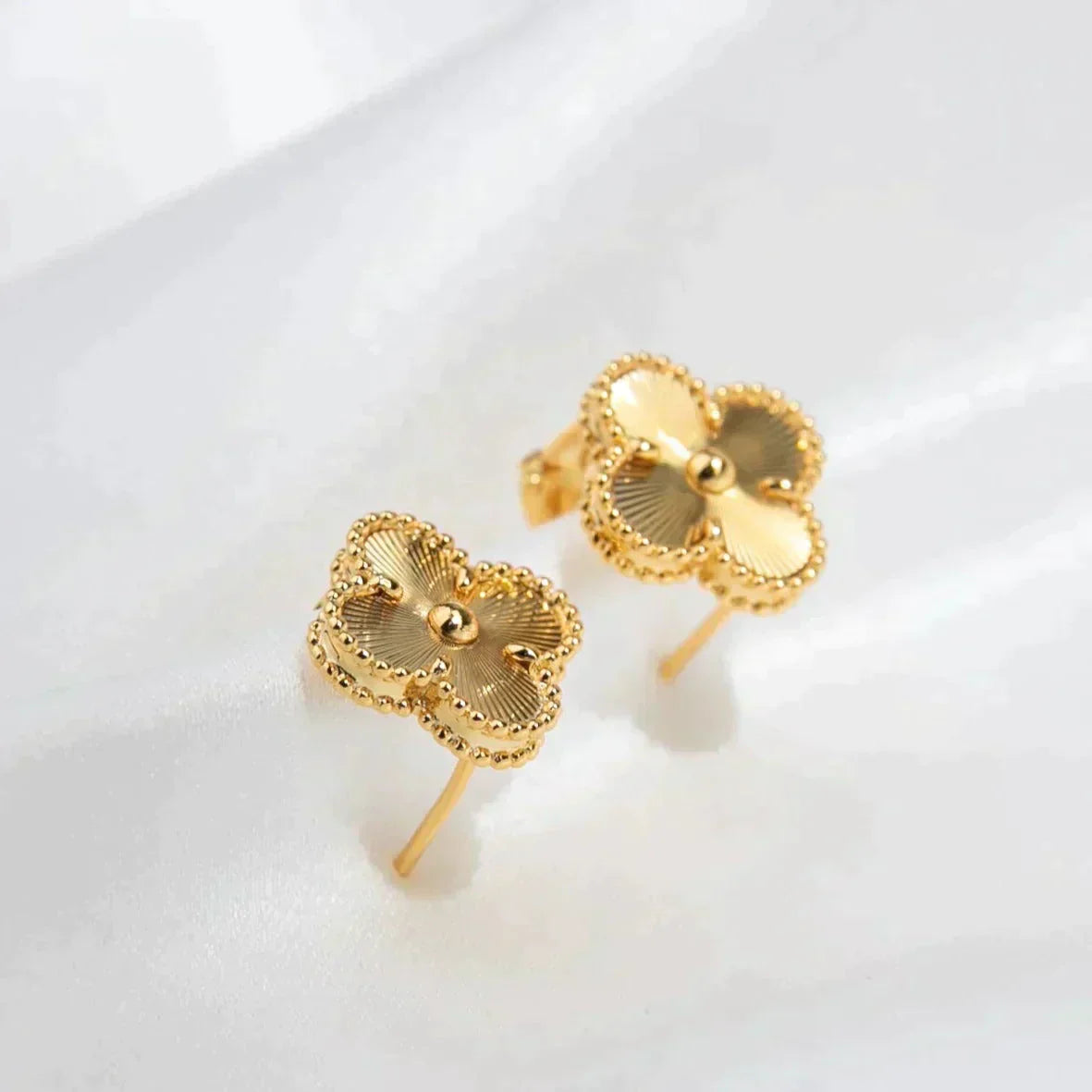 [LUXE] CLOVER MEDIUM 1 MOTIFS LASER EARRINGS