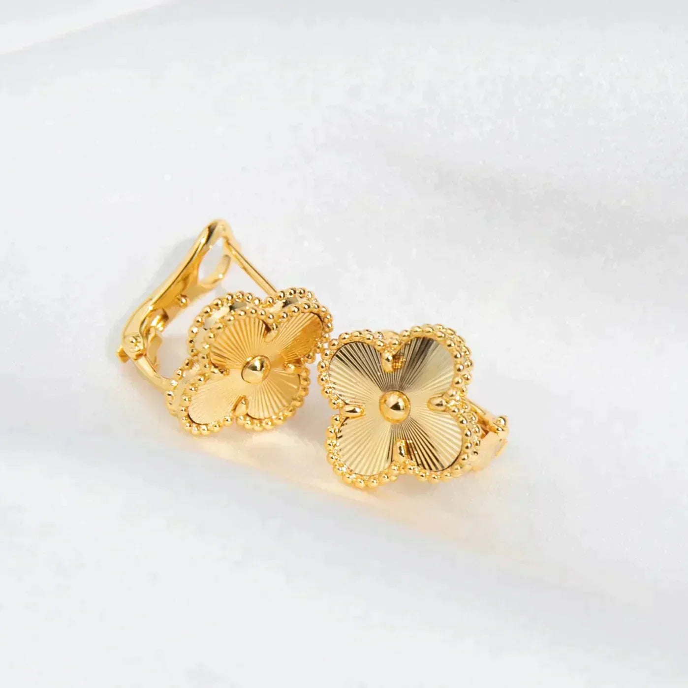 [LUXE] CLOVER MEDIUM 1 MOTIFS LASER EARRINGS