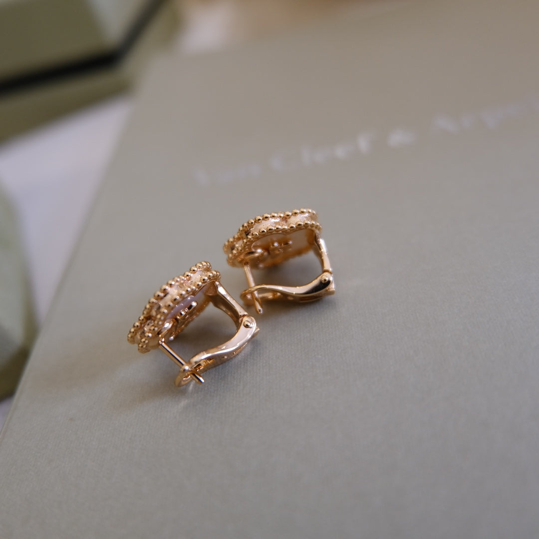 [LUXE] LUCKY PINK GOLD WHITE MOP EARRINGS