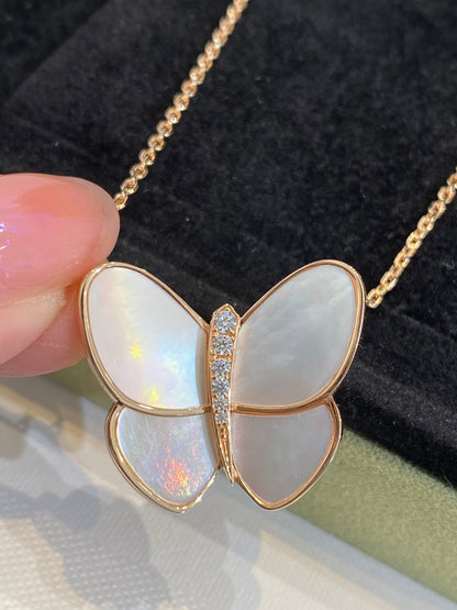 [LUXE] BUTTERFLY GOLD MOP DIAMOND NECKLACE