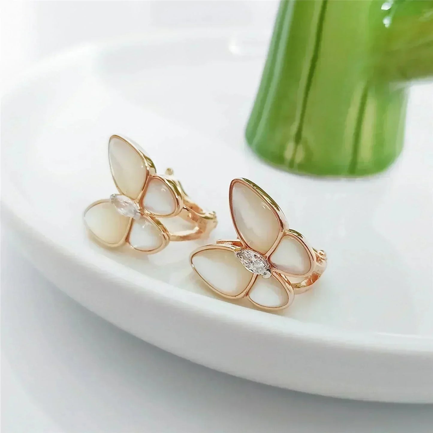 [LUXE] BUTTERFLY MOP DIAMOND EARRINGS