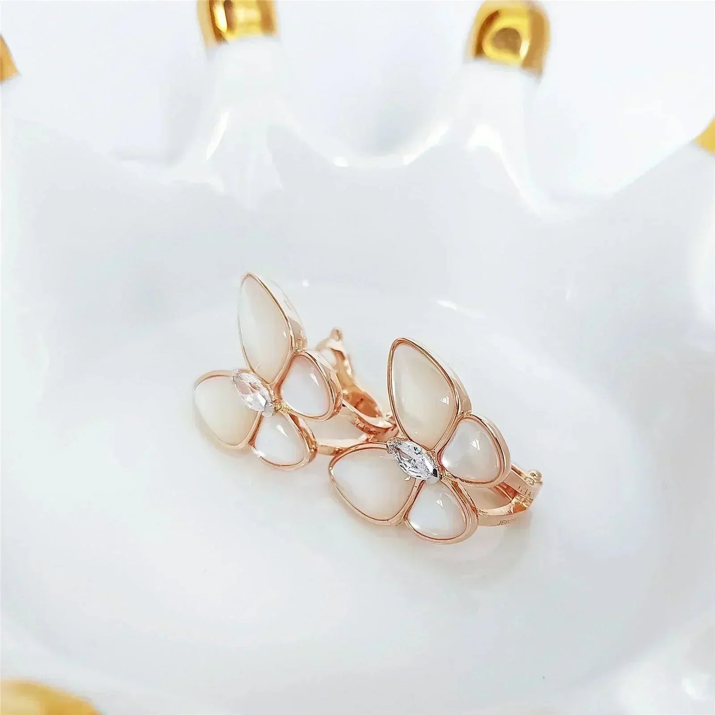 [LUXE] BUTTERFLY MOP DIAMOND EARRINGS