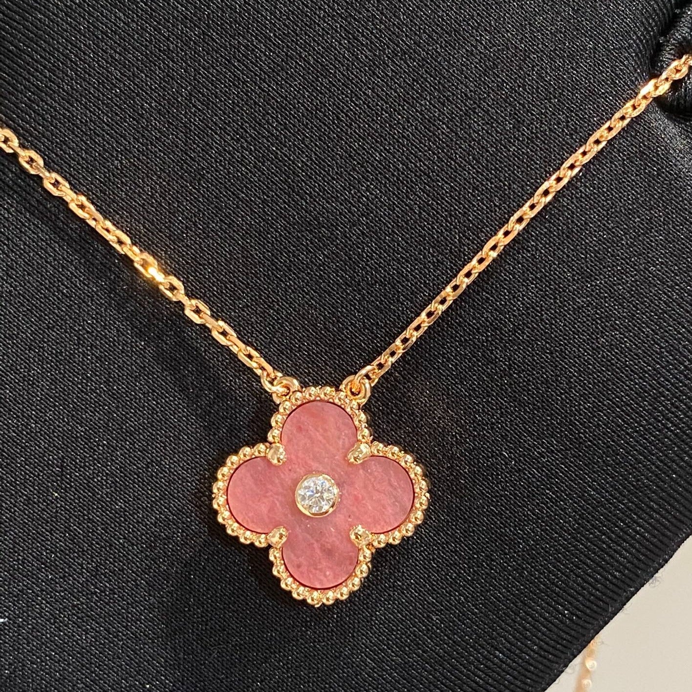 [LUXE] CLOVER 15MM DIAMOND RHODONITE NECKLACE