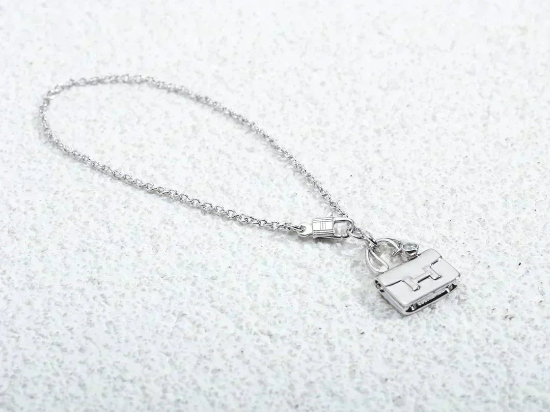 [LUXE]AMULETTE PEDANT SILVER NECKLACE