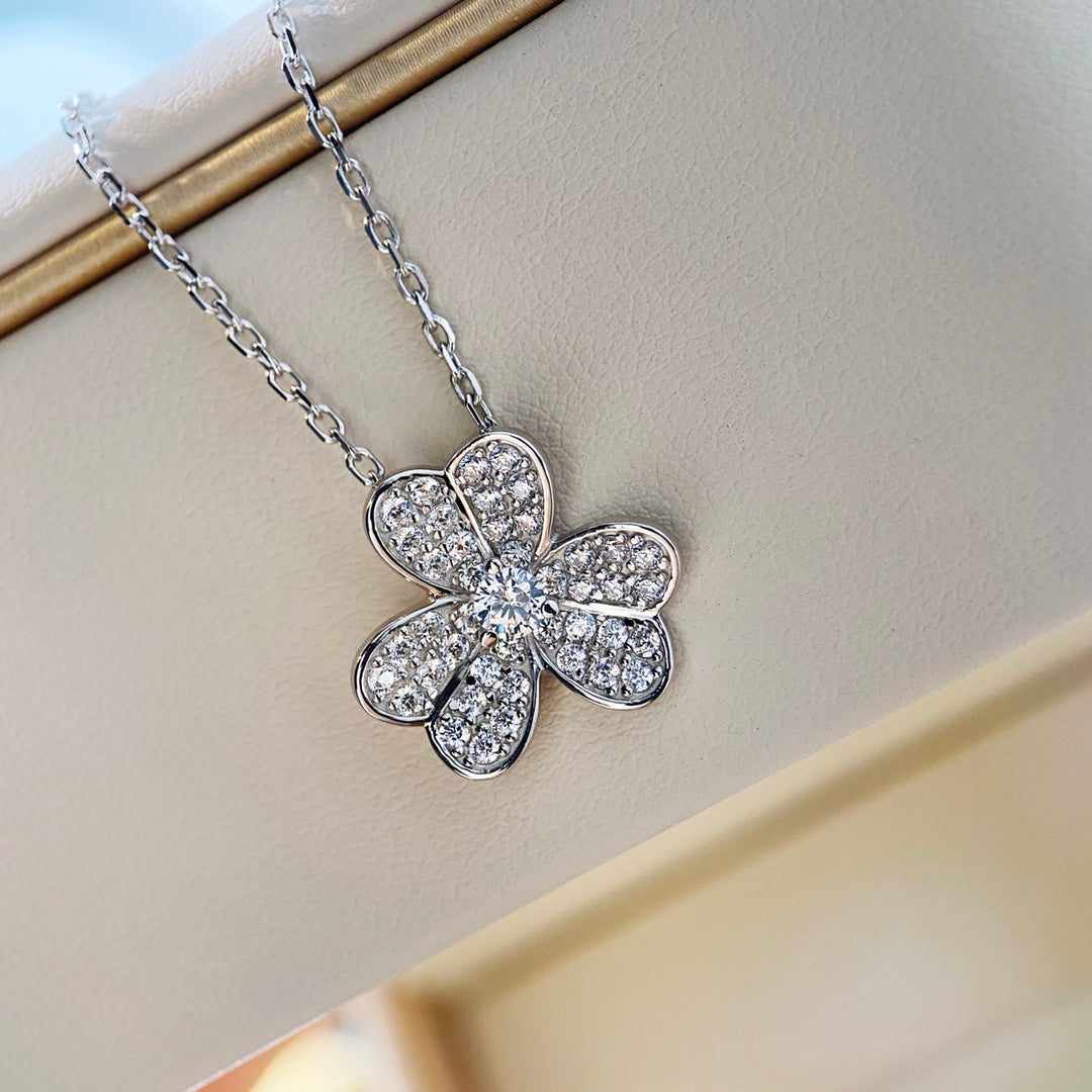 [LUXE] CLOVER DIAMOND NECKLACE SILVER