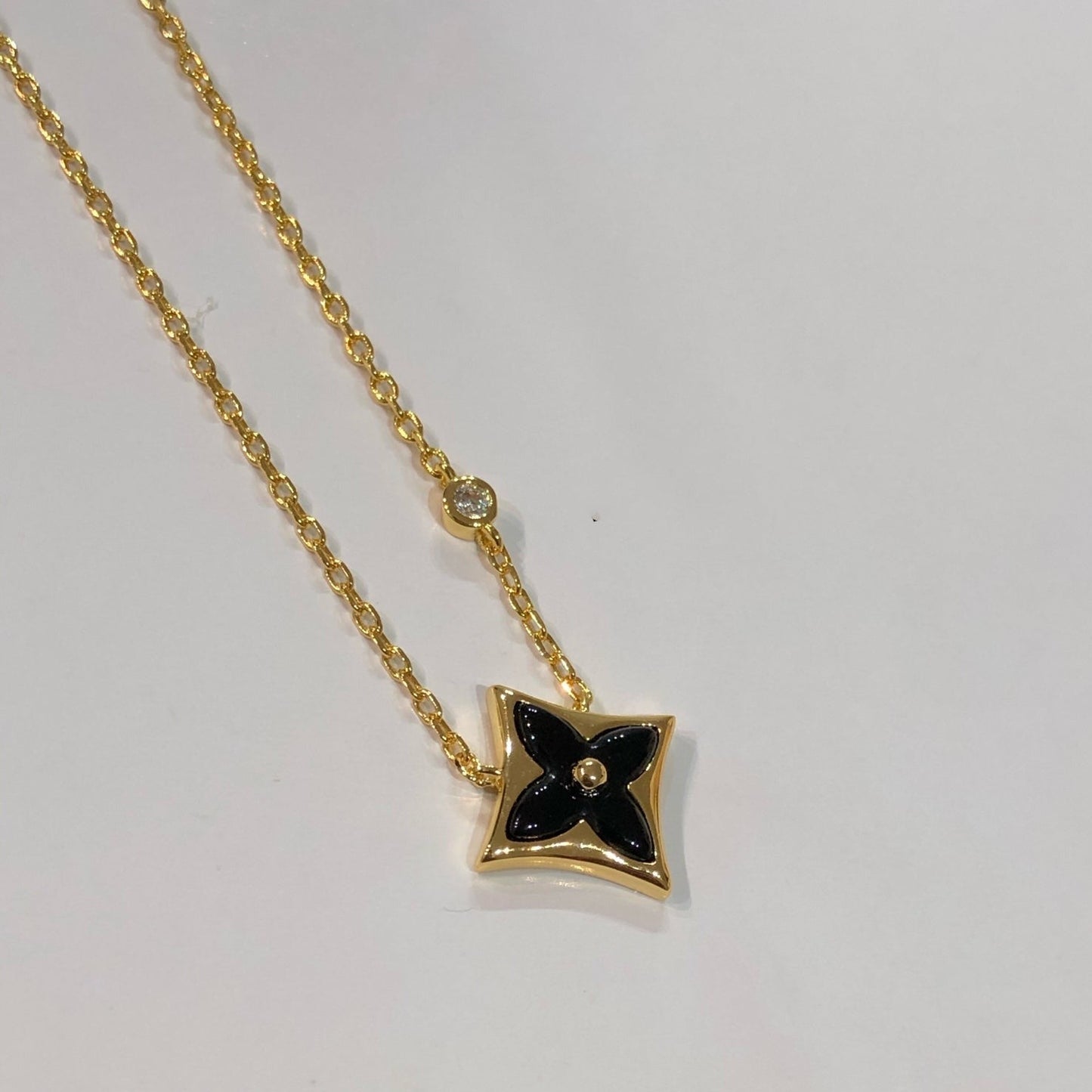 [LUXE]STAR BLACK MOP NECKLACE