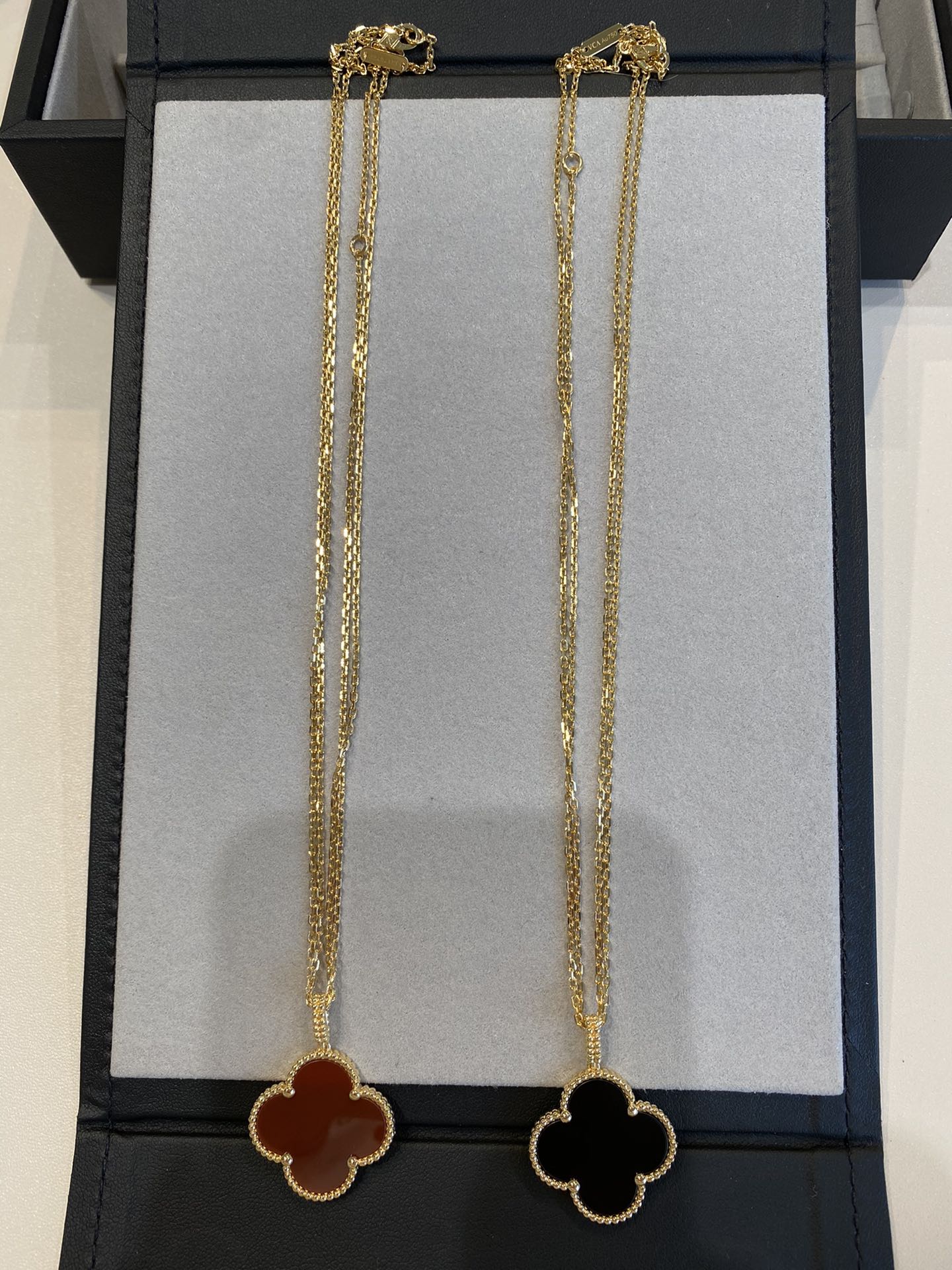 [LUXE] CLOVER 25MM NECKLACE GOLD CARNELIAN