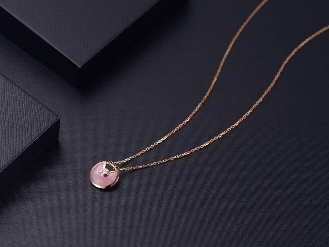 [LUXE]AMULETTE ROSE GOLD PINK MOP NECKLACE