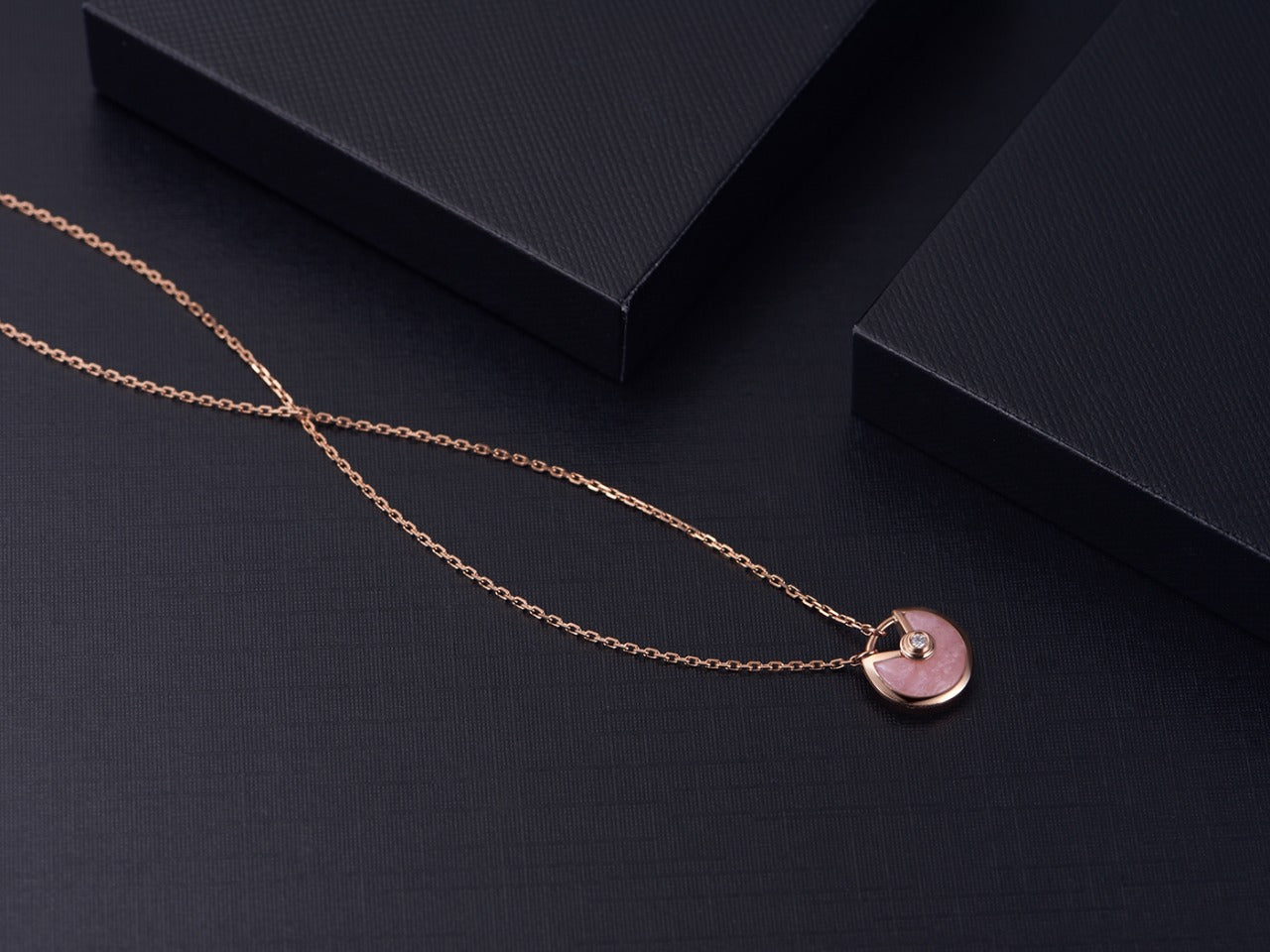 [LUXE]AMULETTE ROSE GOLD PINK MOP NECKLACE