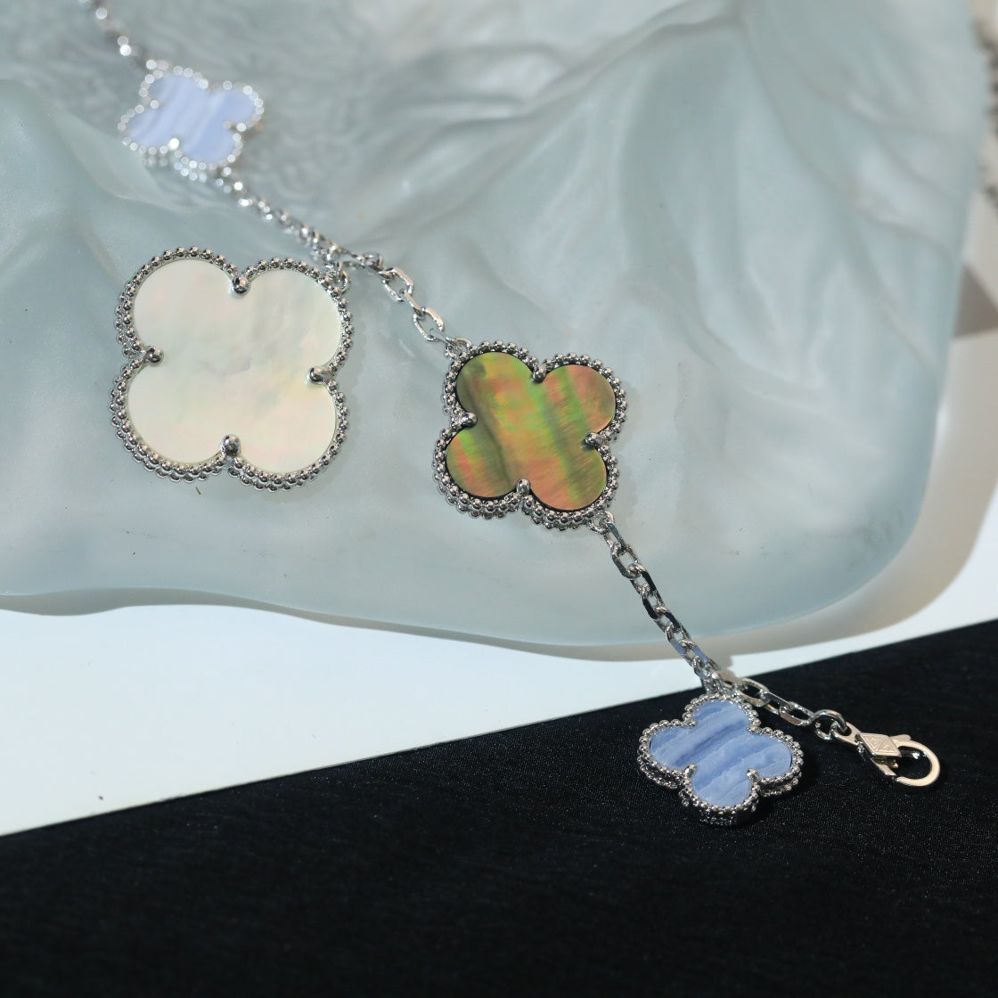 [LUXE] CLOVER BRACELET 5 MOTIFS MOP CHALCEDONY SILVER