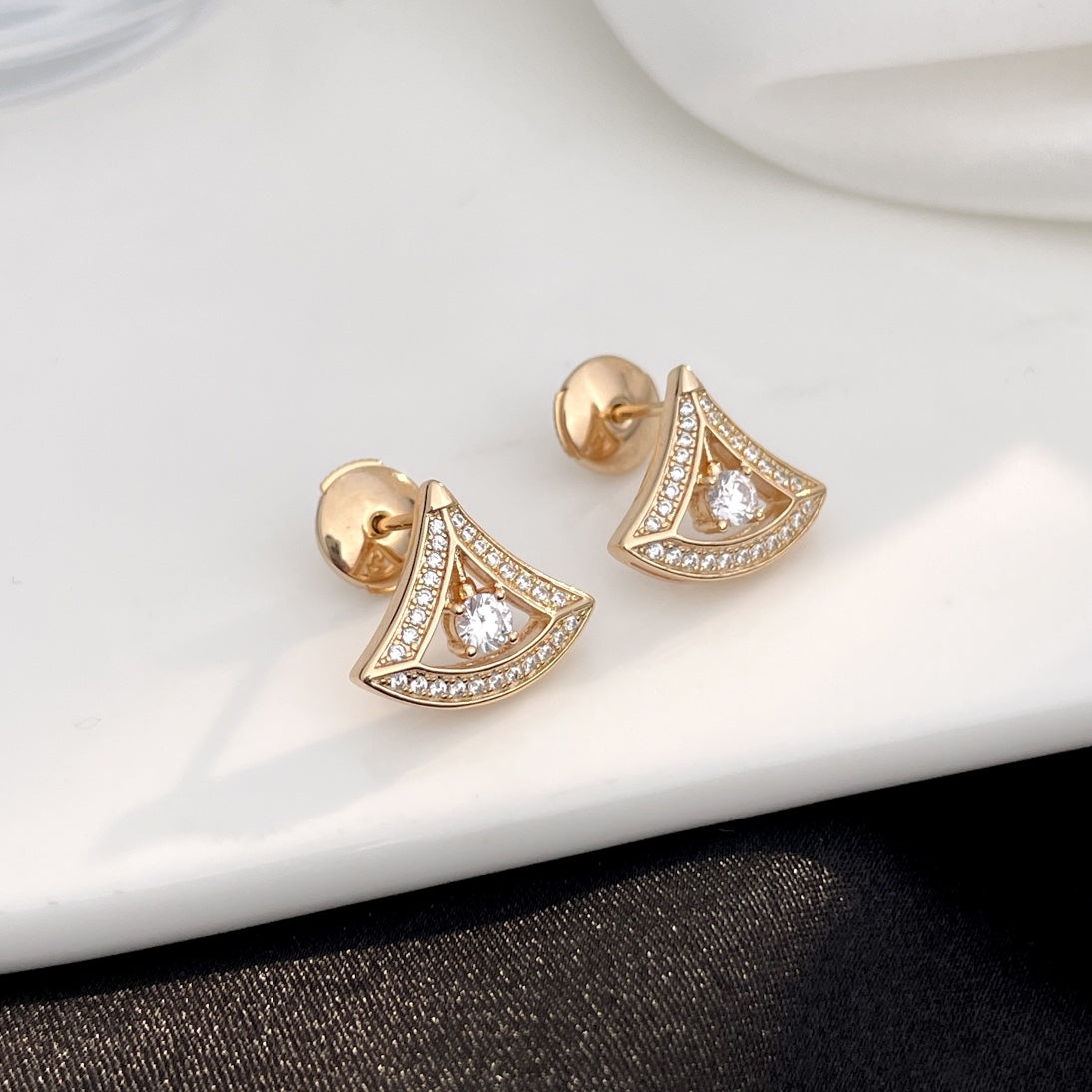 [LUXE]DREAM MINI DIAMOND STUD EARRINGS