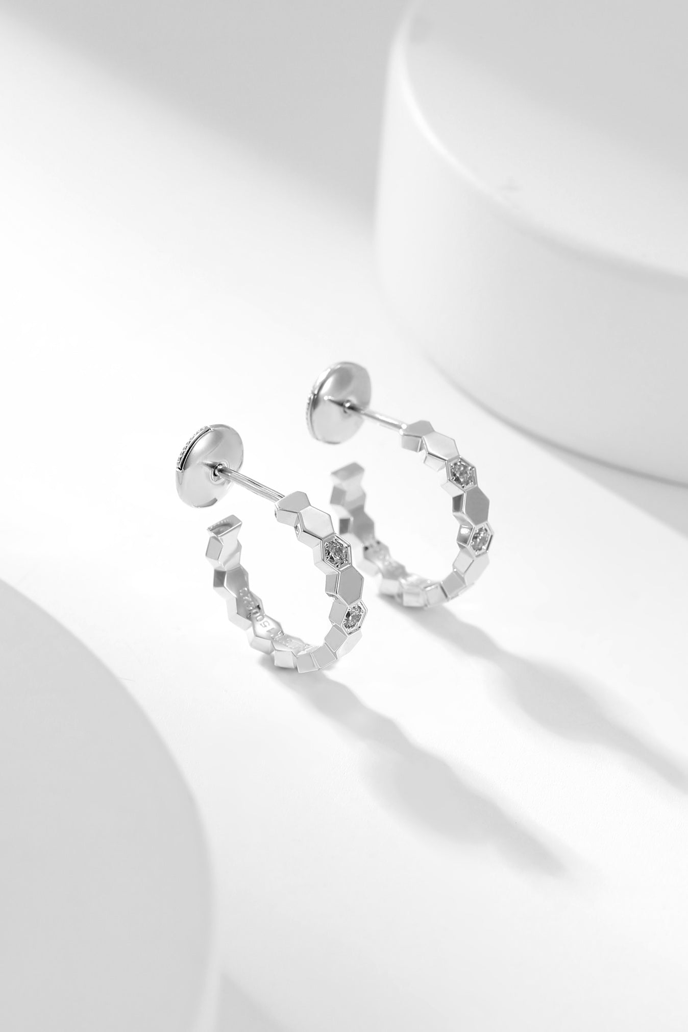 [LUXE]BEE LOVE DIAMOND HOOP EARRINGS