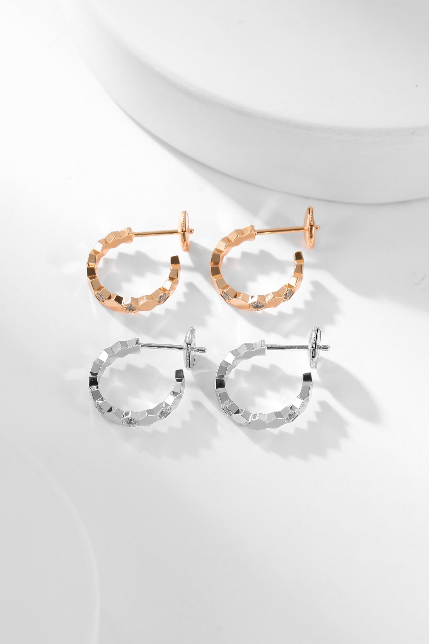 [LUXE]BEE LOVE DIAMOND HOOP EARRINGS