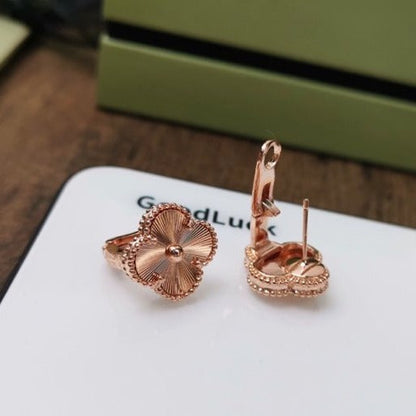 [LUXE] CLOVER MEDIUM STUD EARRINGS