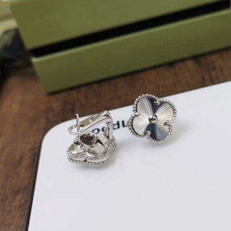 [LUXE] CLOVER MEDIUM STUD EARRINGS