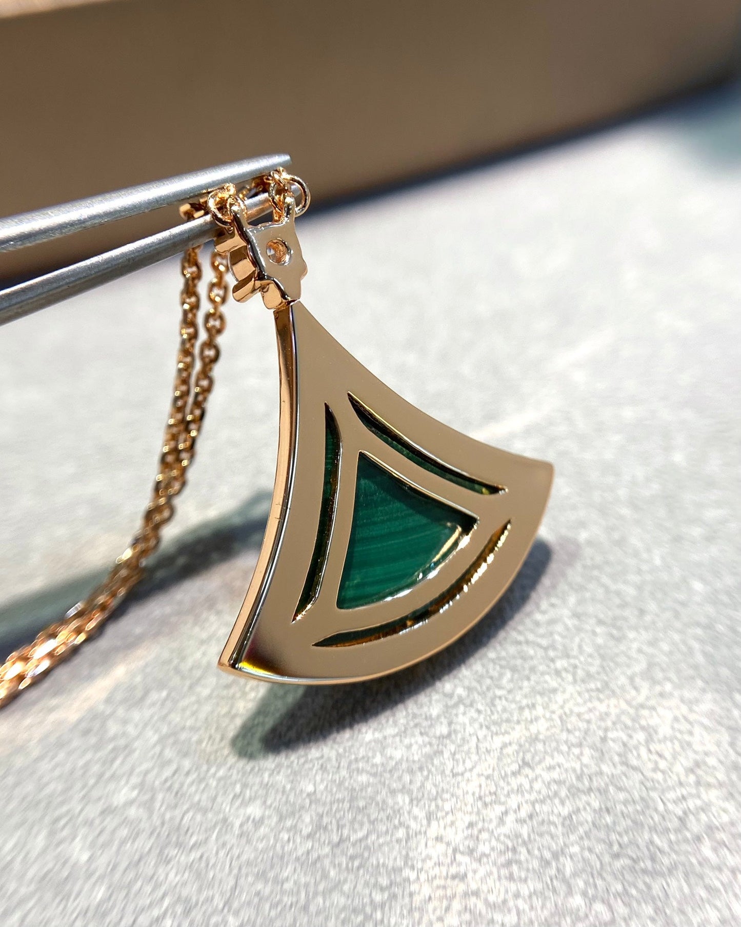 [LUXE]DREAM MALACHITE DIAMOND PAVED PINK GOLD NECKLACE