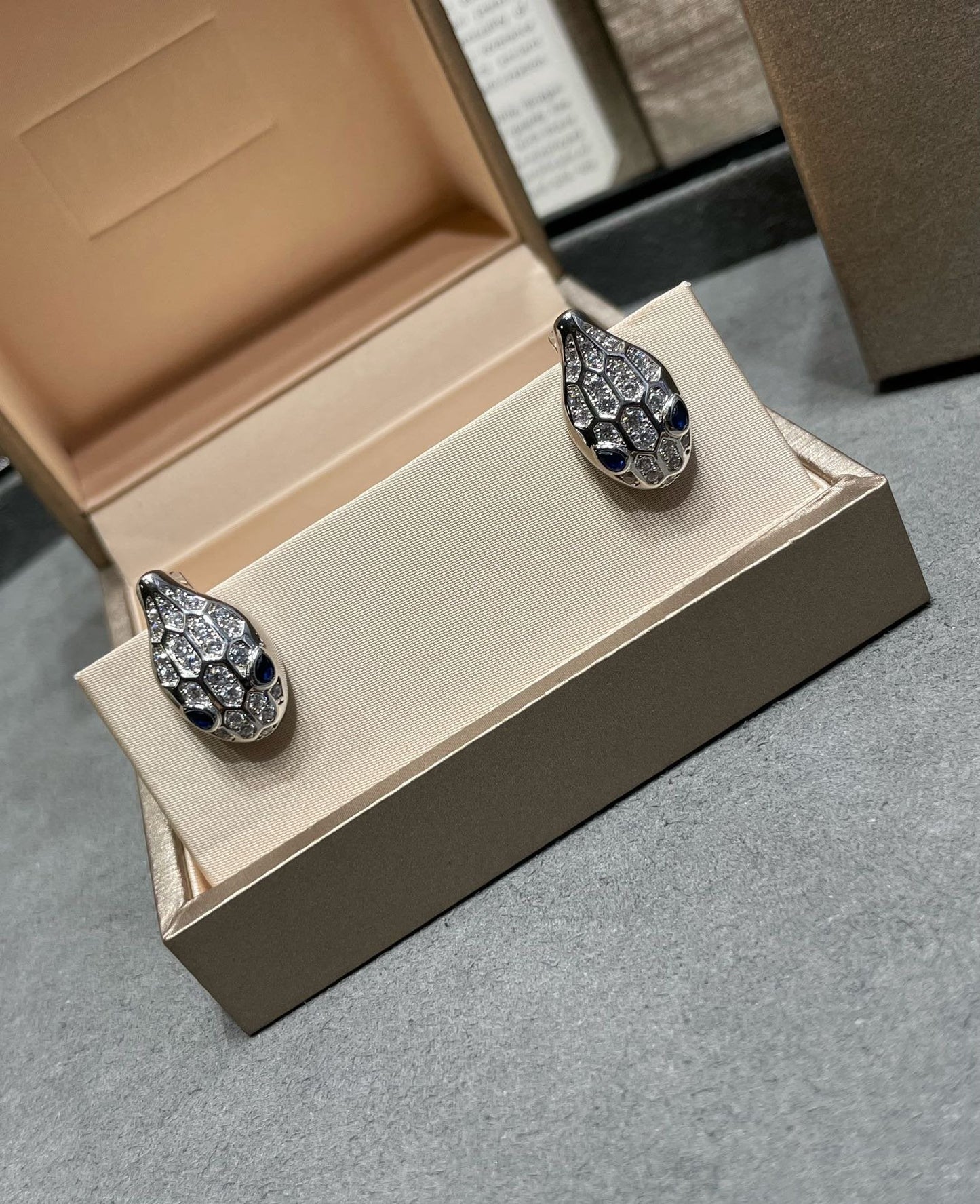 [LUXE]SERPENT DIAMOND STUD EARRINGS