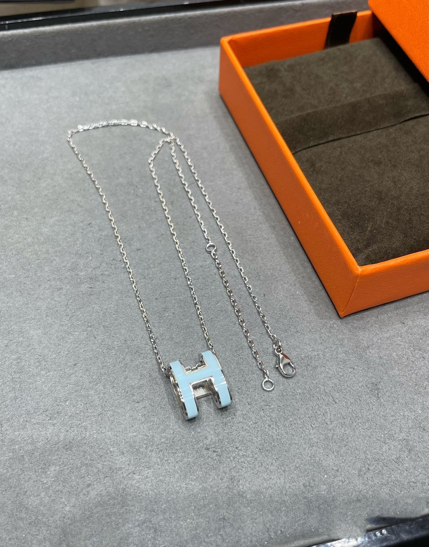 [LUXE]POP H SKY BLUE NECKLACE