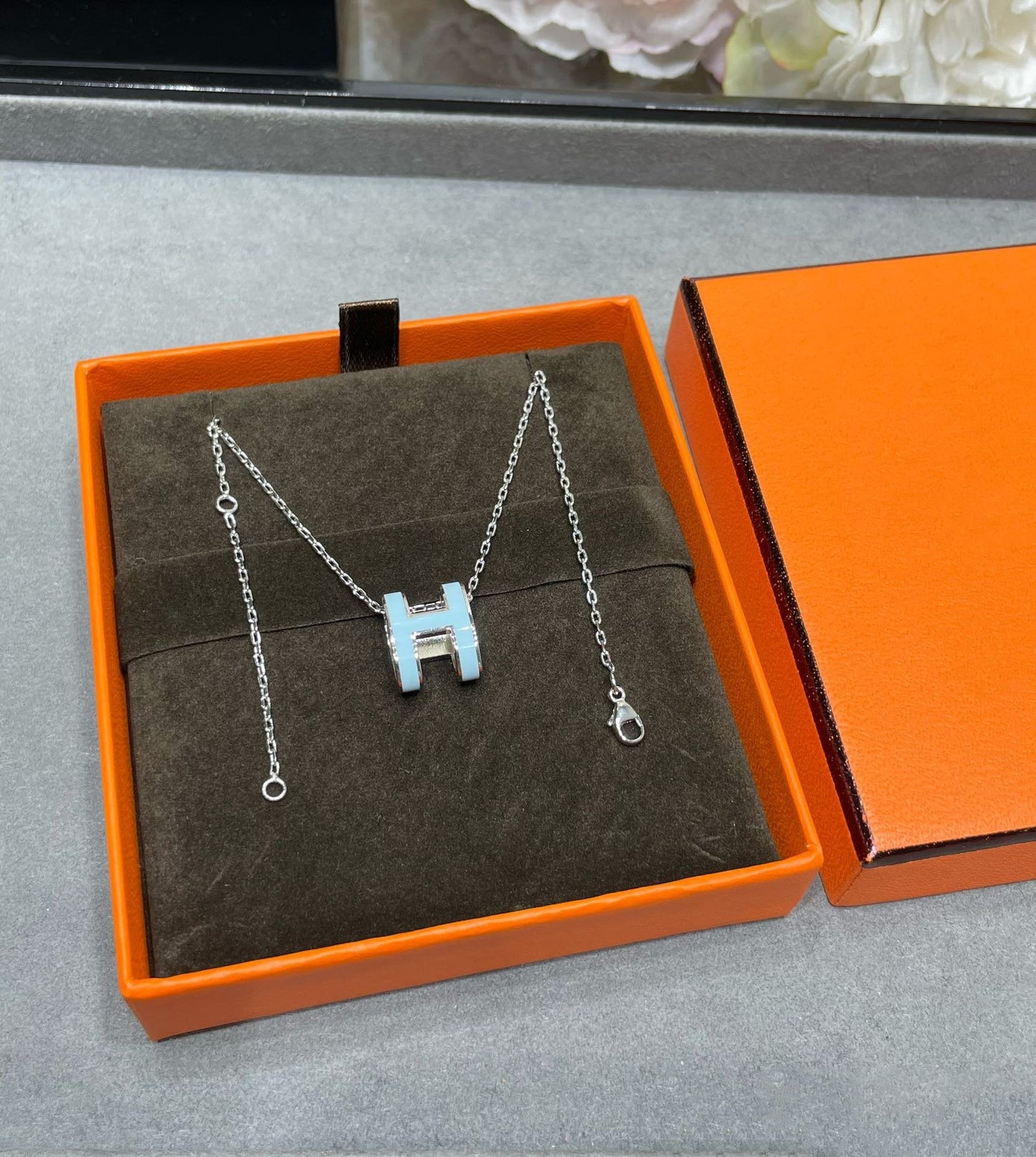 [LUXE]POP H SKY BLUE NECKLACE