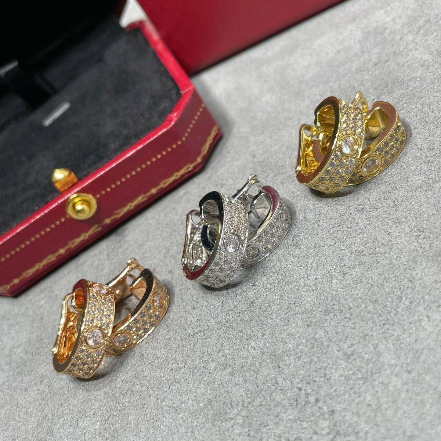 [LUXE]LOVE 5.5MM DIAMOND PAVED EARRINGS