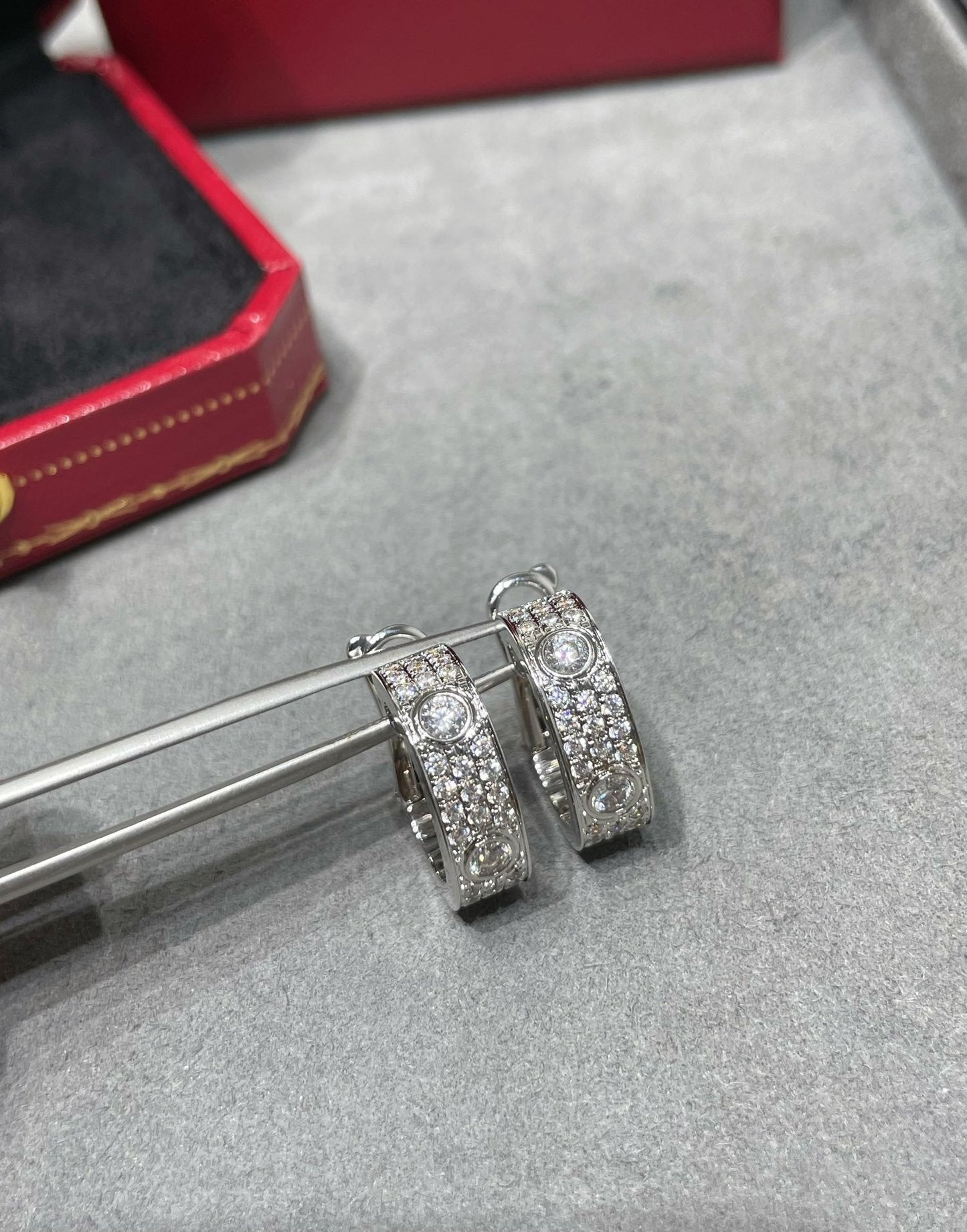 [LUXE]LOVE 5.5MM DIAMOND PAVED EARRINGS