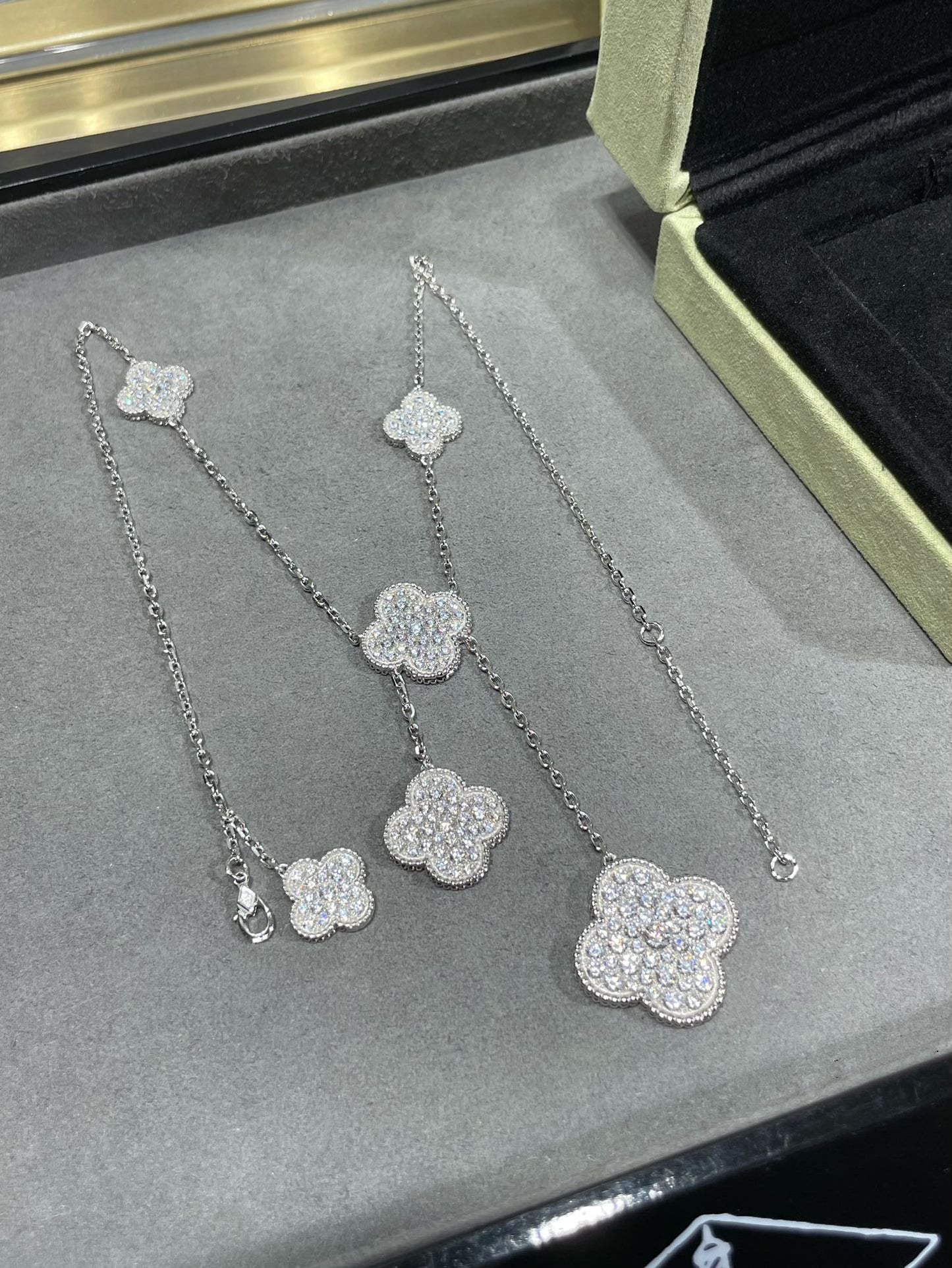 [LUXE] CLOVER 6 MOTIF DIAMOND PAVED NECKLACE