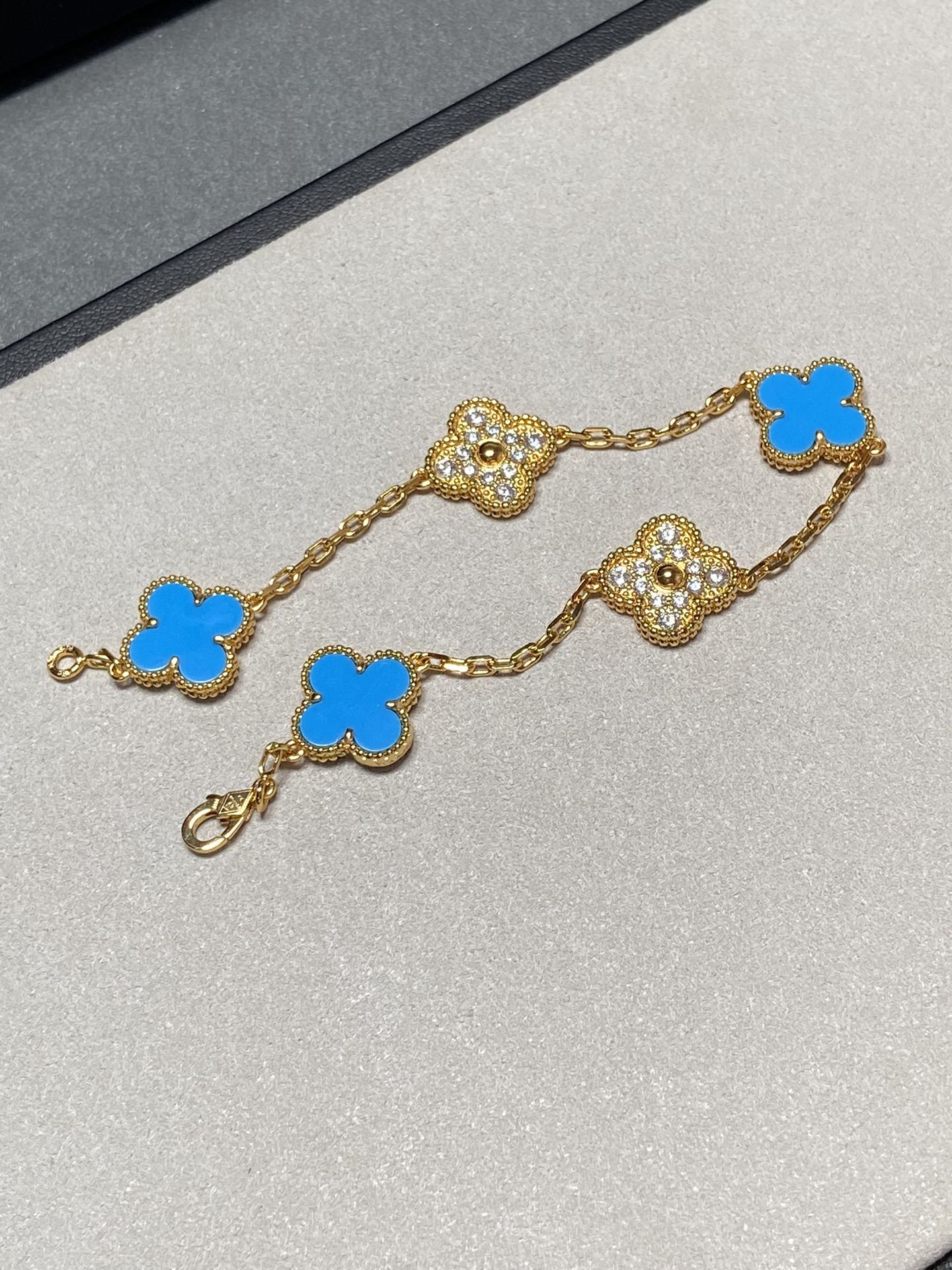 [LUXE] CLOVER 5 MOTIF BLUE CHALCEDONY DIAMOND GOLD BRACELET