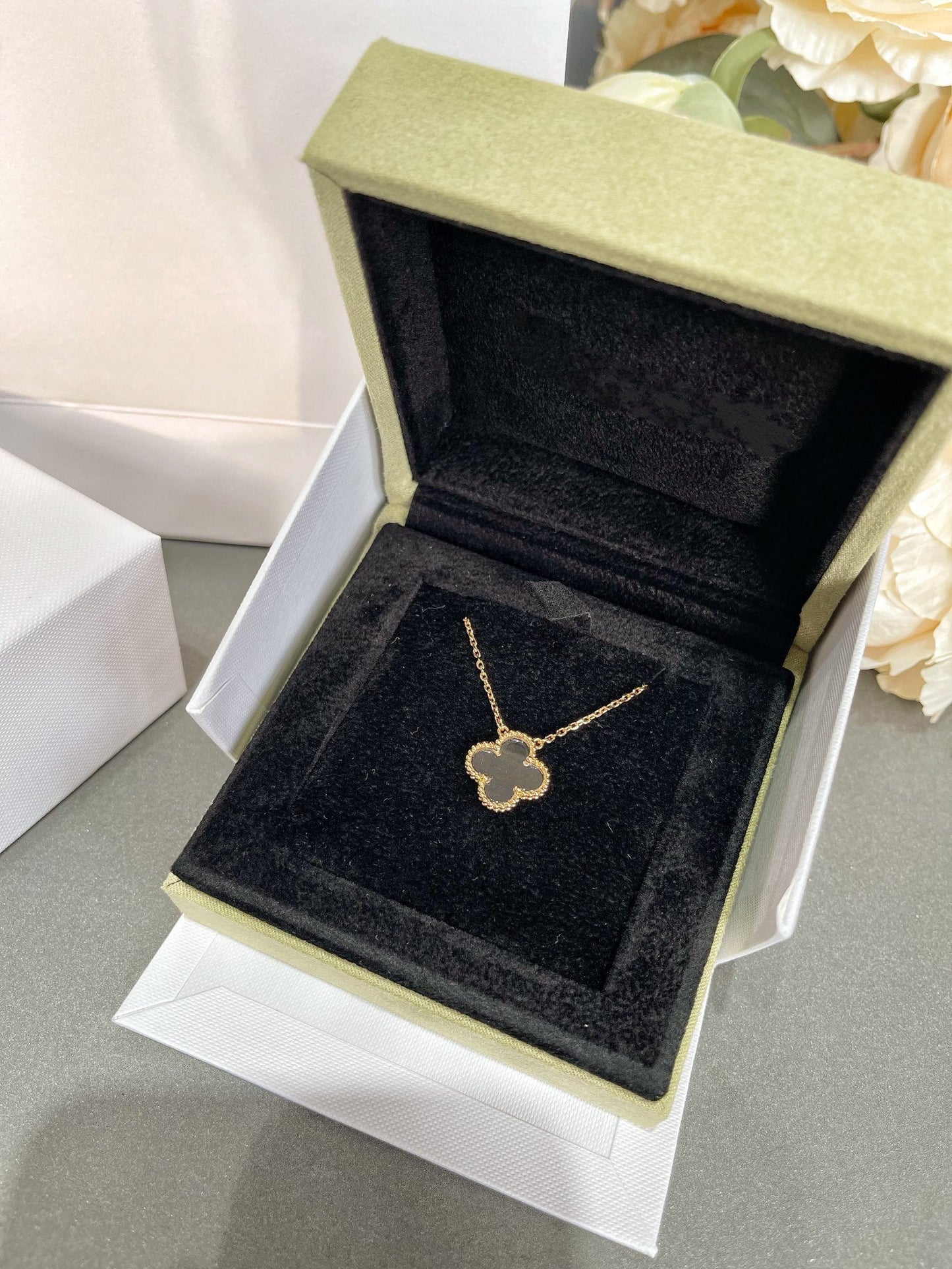 [LUXE] CLOVER ROCK CRYSTAL ROSE GOLD NECKLACE