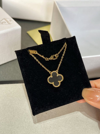 [LUXE] CLOVER ROCK CRYSTAL ROSE GOLD NECKLACE