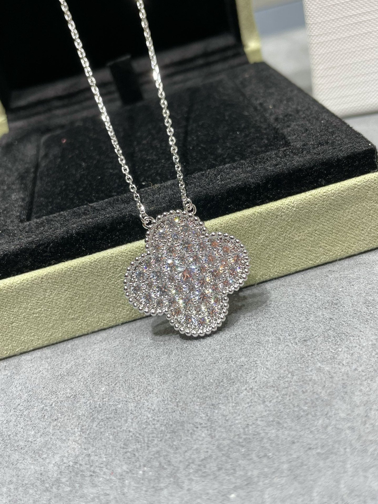 [LUXE] CLOVER 25MM LARGE PENDANT DIAMOND PAVED SILVER NECKLACE