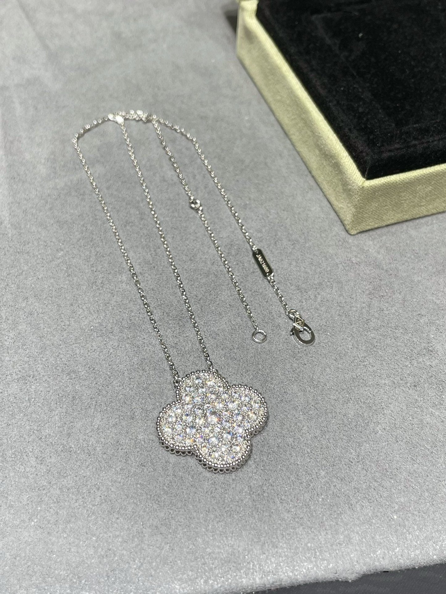 [LUXE] CLOVER 25MM LARGE PENDANT DIAMOND PAVED SILVER NECKLACE