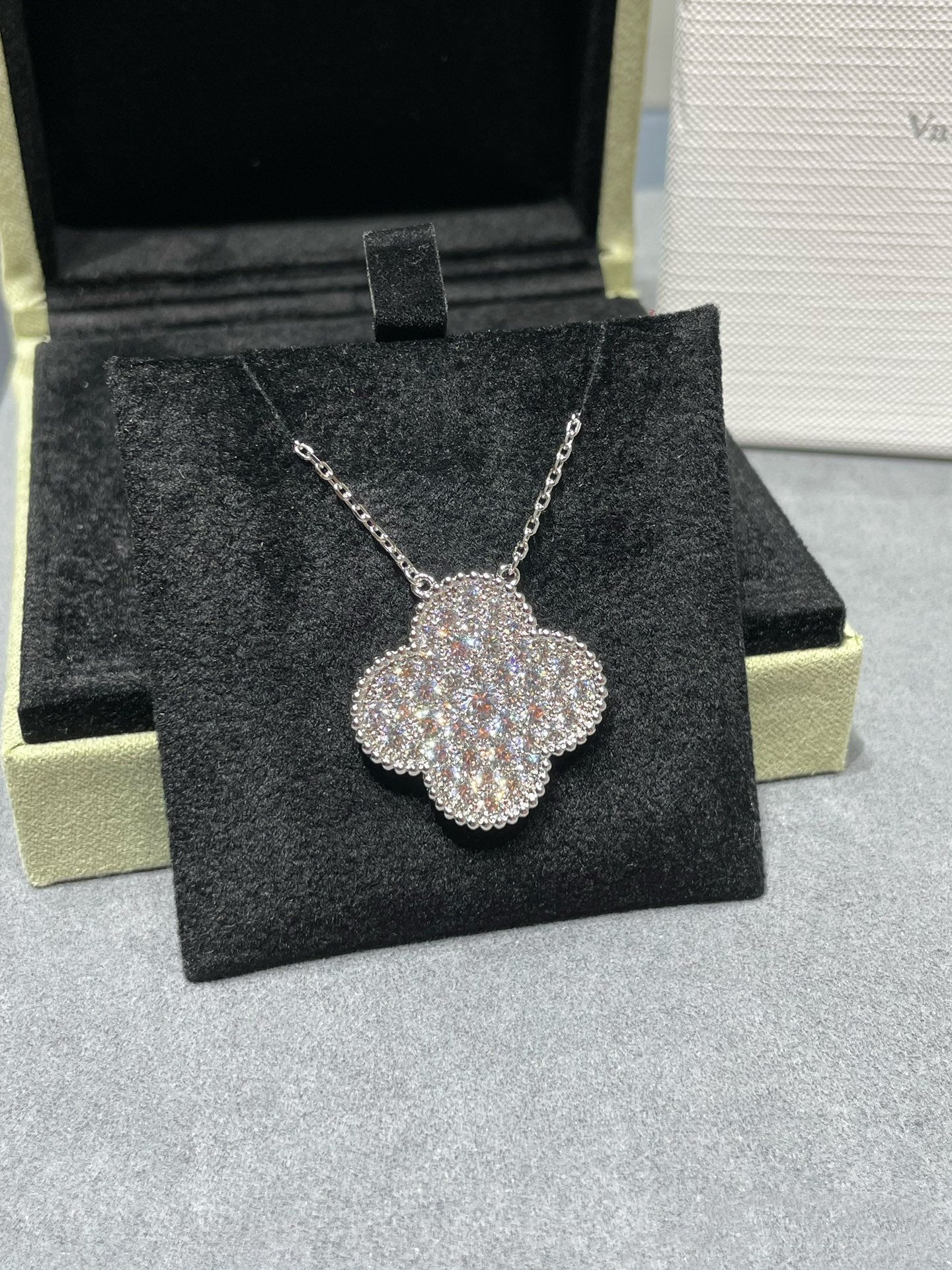 [LUXE] CLOVER 25MM LARGE PENDANT DIAMOND PAVED SILVER NECKLACE