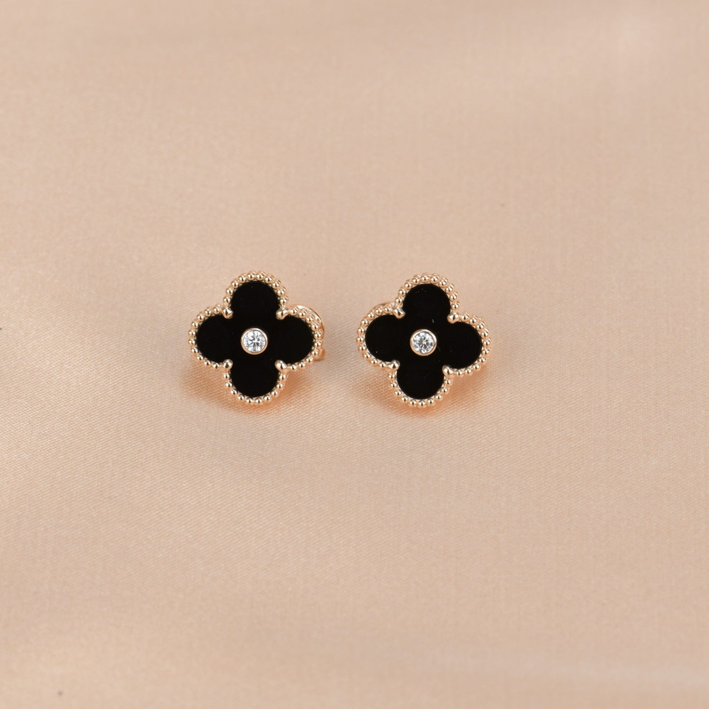 [LUXE] CLOVER MEDIUM 1 MOTIFS ONYX DIAMOND EARRINGS