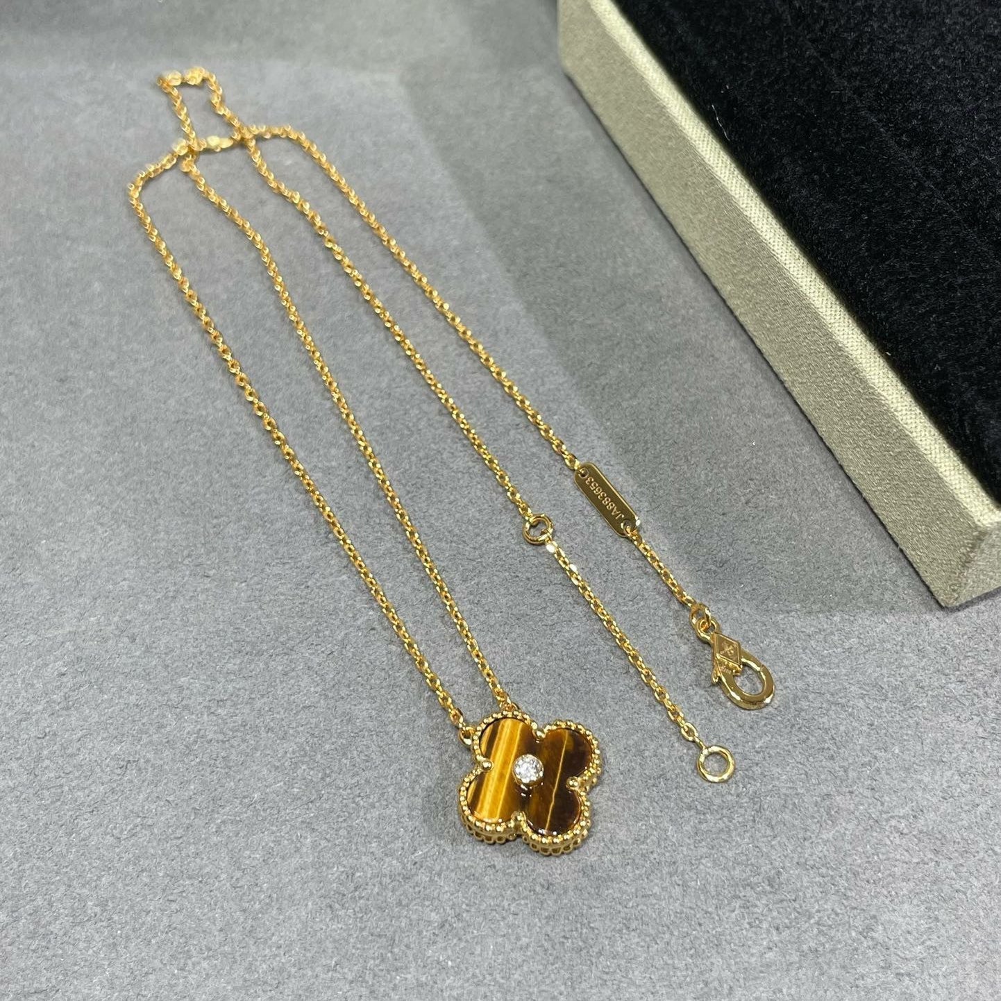 [LUXE] CLOVER 15MM DIAMOND AND YELLOW TIGER'S EYE AGATE necklace