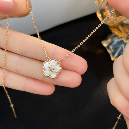 [LUXE] LUCKY  WHITE MOP  PLUM BLOSSOM NECKLACE