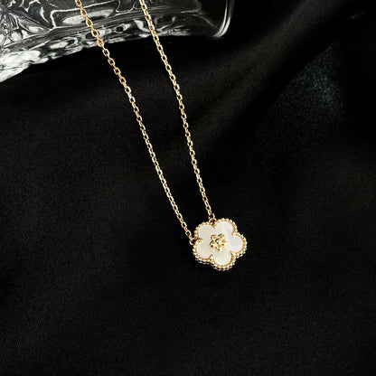 [LUXE] LUCKY  WHITE MOP  PLUM BLOSSOM NECKLACE