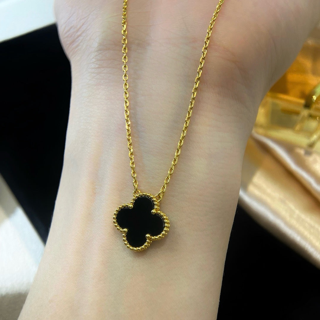 [LUXE] CLOVER 15MM BLACK ONYX SINGLE FLOWER NECKLACE