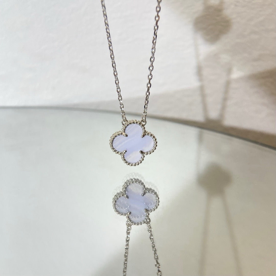 [LUXE] CLOVER 15MM BLUE CHALCEDONY NECKLACE SILVER